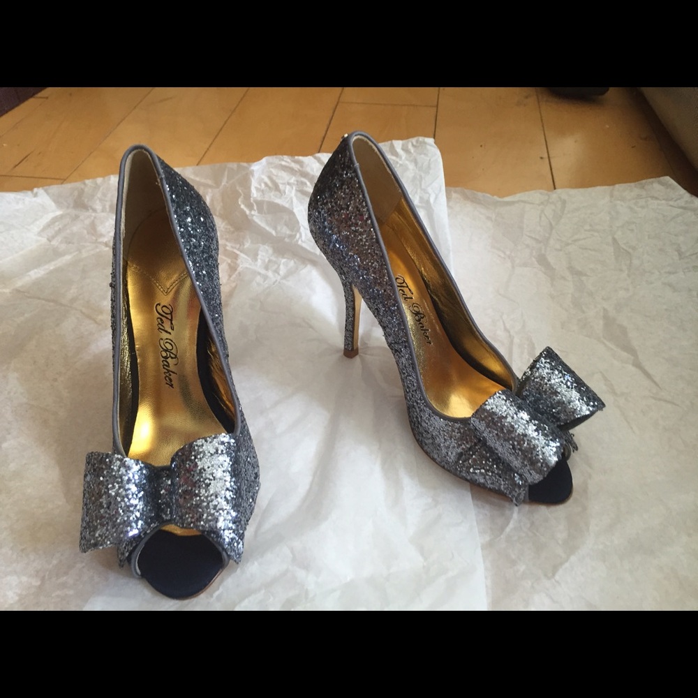 NWT Ted Baker Open Toe Silver "Keanah 2" Glitter Heels Size 6